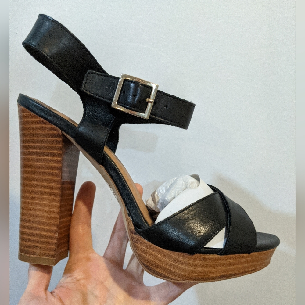 New leather sandals, wooden block heels